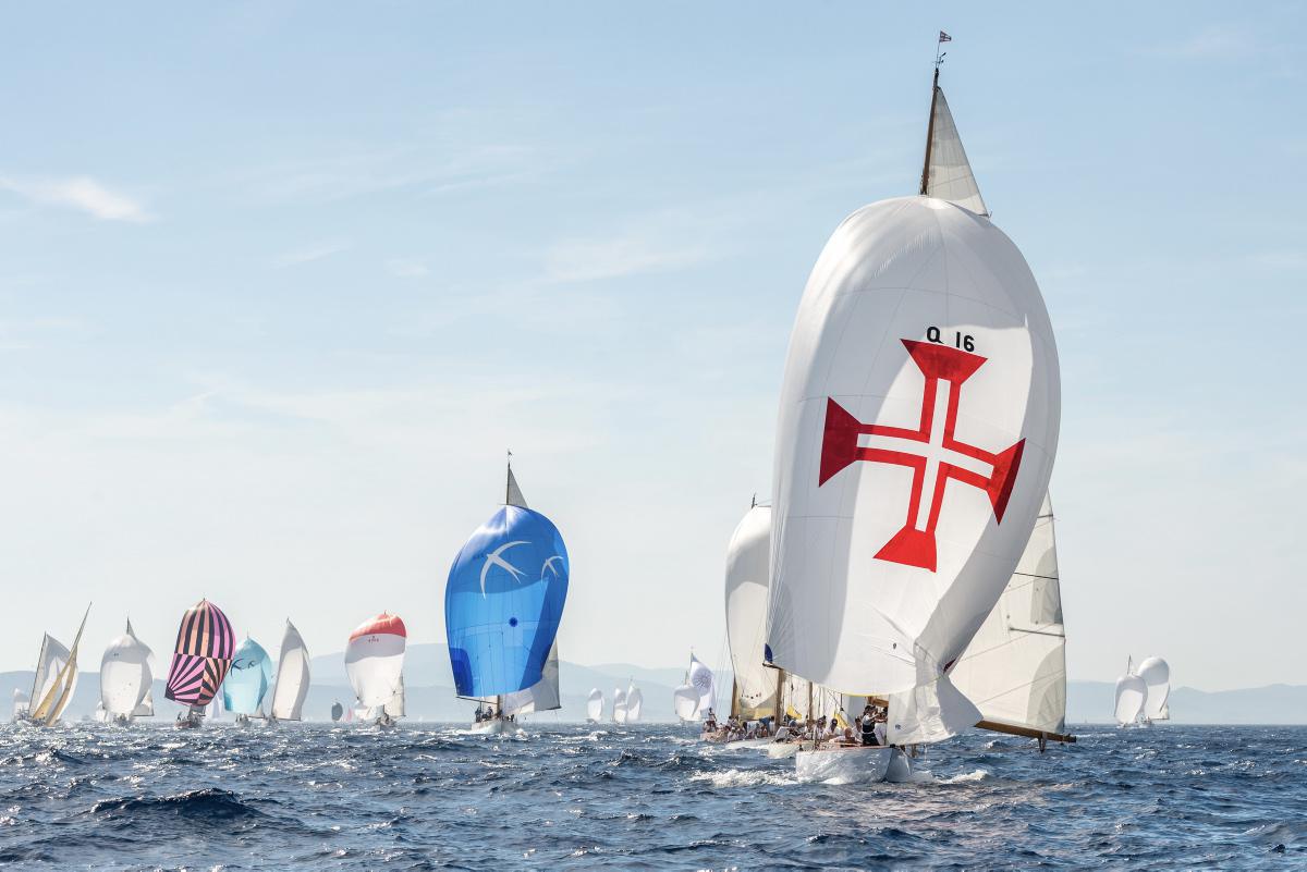 Les Voiles de Saint-Tropez : Quand la Voile et l'Élégance se Rencontrent sur la Côte d'Azur