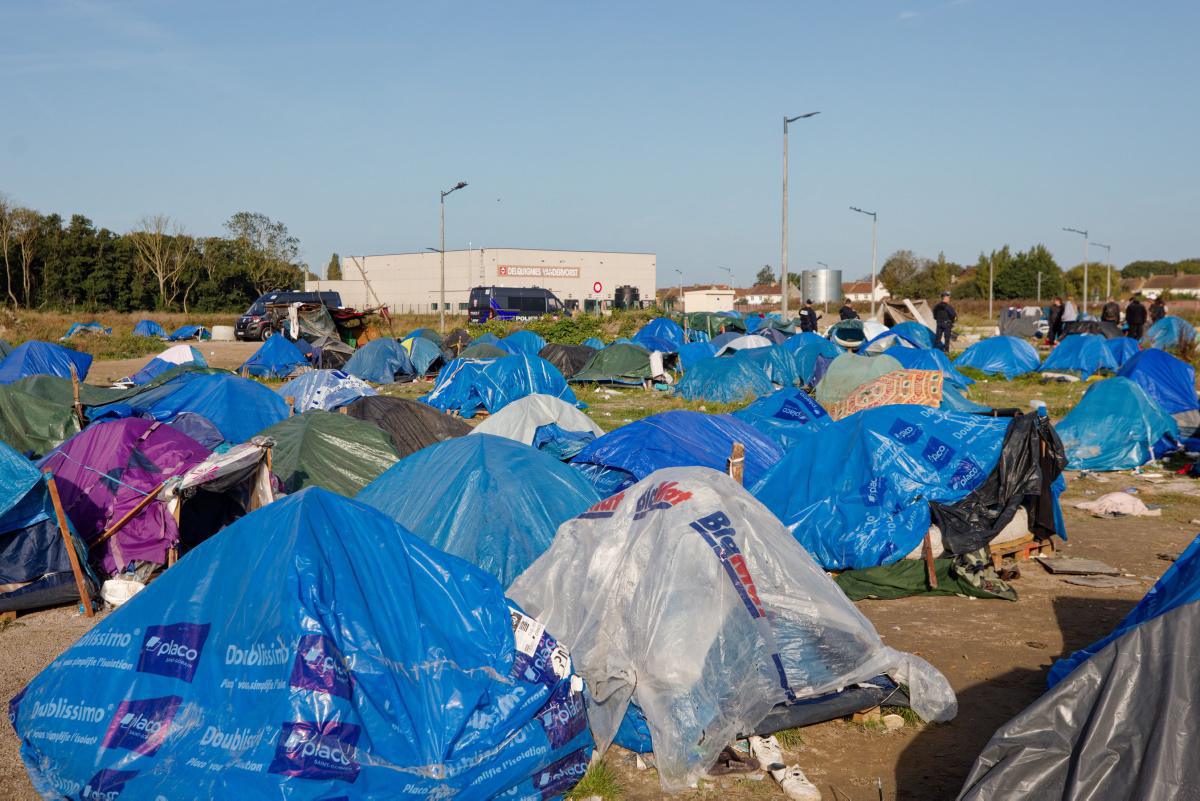 [Focus] - Le plus grand camp de migrants démantelé à Calais, une nouvelle fois