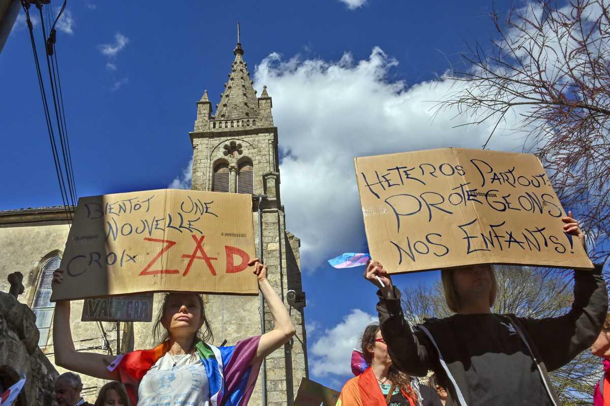 [Focus] - Activistes contre religieuses : véritable bagarre autour de l'extension de Notre Dame des Neiges en Ardèche