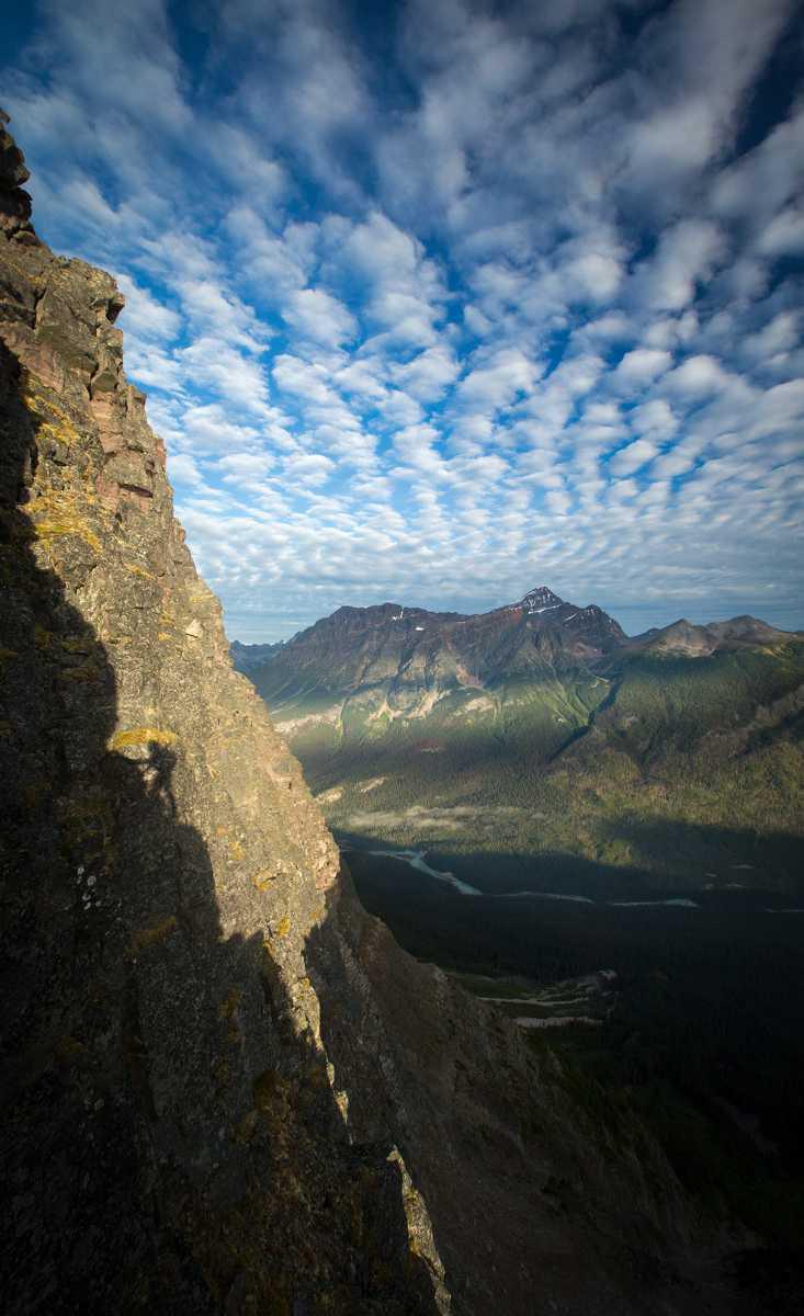 Exploration en Altitude et Aurores Boréales : La Beauté Sauvage des Rocheuses canadiennes capturée par le Photographe Paul Zizka