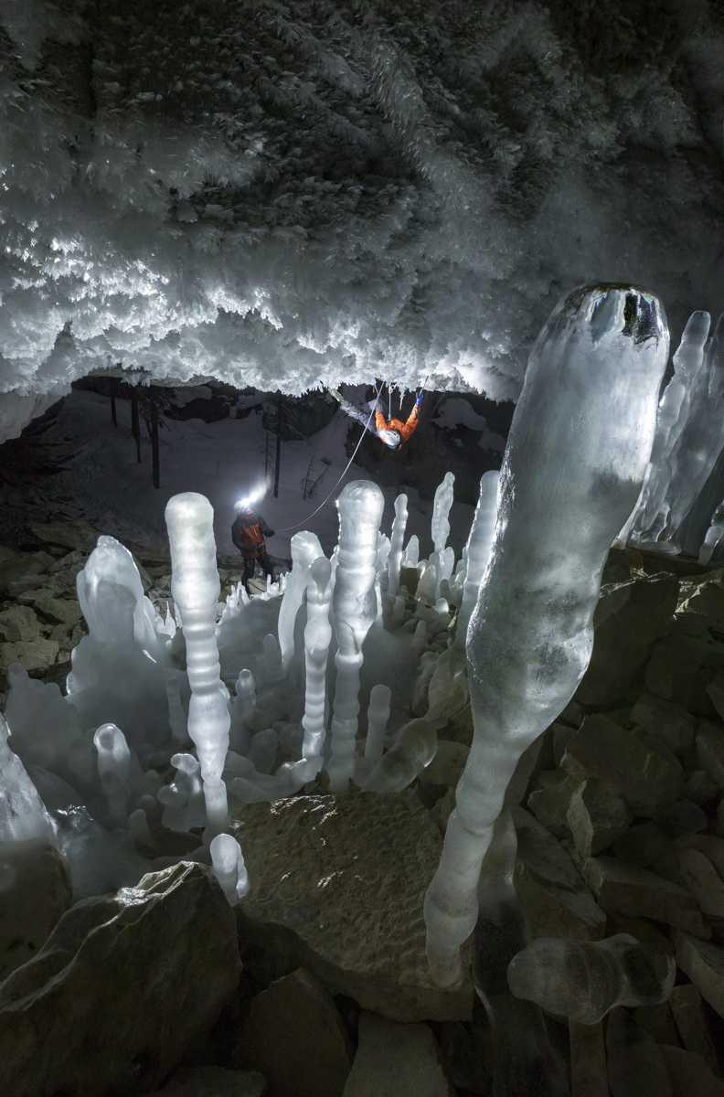 Exploration en Altitude et Aurores Boréales : La Beauté Sauvage des Rocheuses canadiennes capturée par le Photographe Paul Zizka