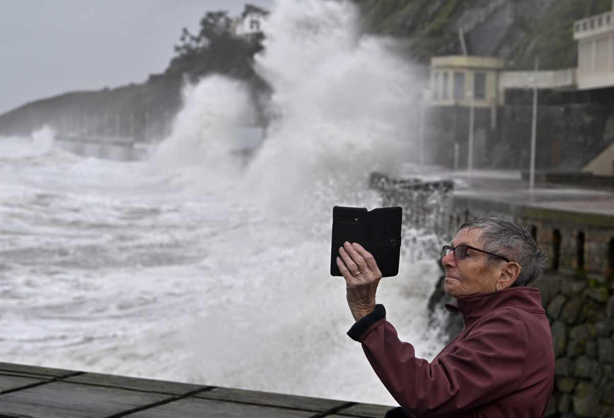 [Focus] - Tempête Ciaran, les photos les plus impressionnantes de vagues-submersion 
