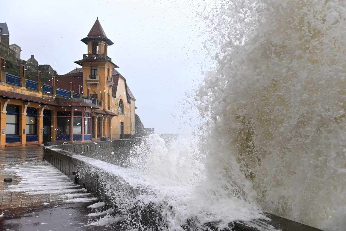 [Focus] - Tempête Ciaran, les photos les plus impressionnantes de vagues-submersion 