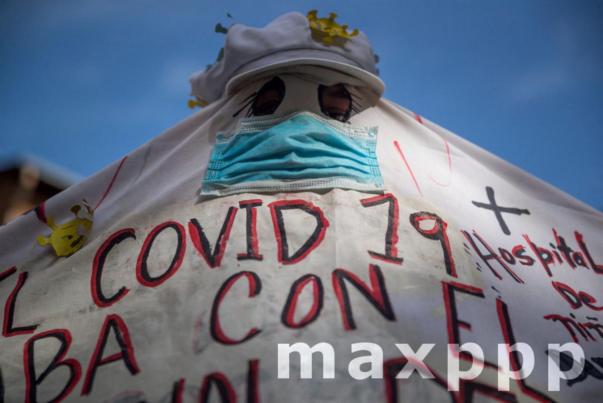 Teachers demonstration in Venezuela for classes resuming without coronavirus control measures