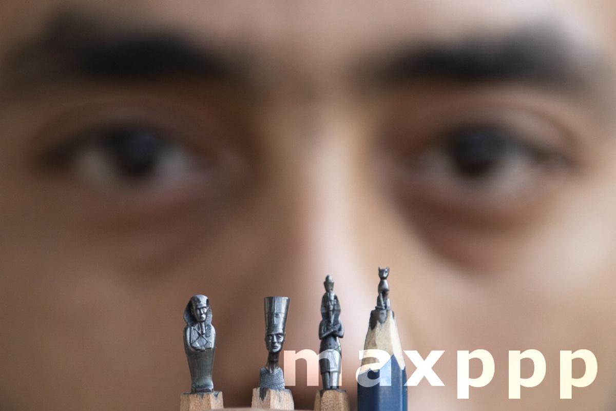 Egyptian fine artist carves pharaonic icons on pencils.