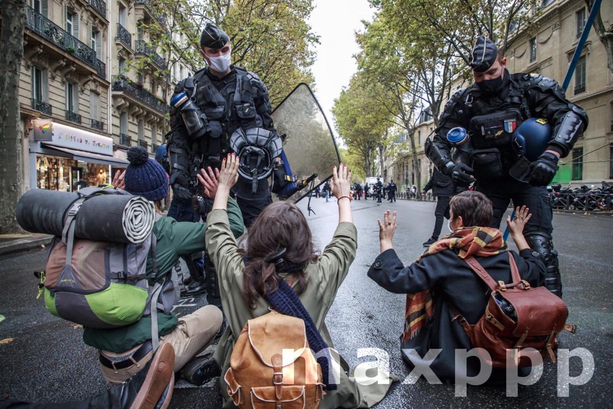 Extinction Rebellion demonstrates in Paris