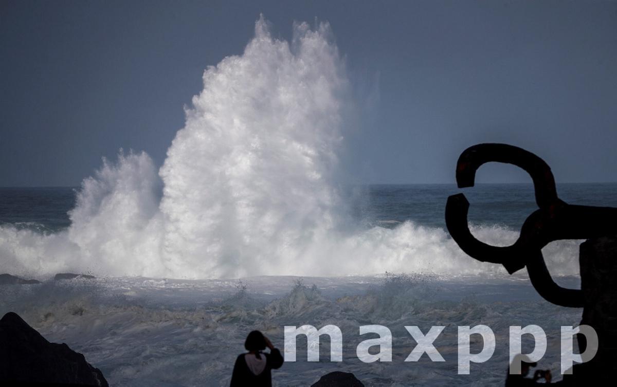 Yellow alert for a sea storm in northern Spain