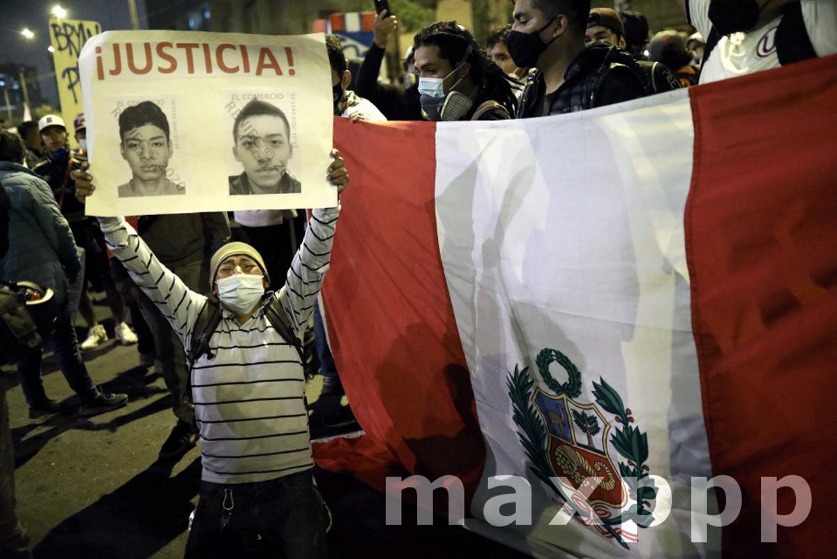 People protest for new constitution in Peru