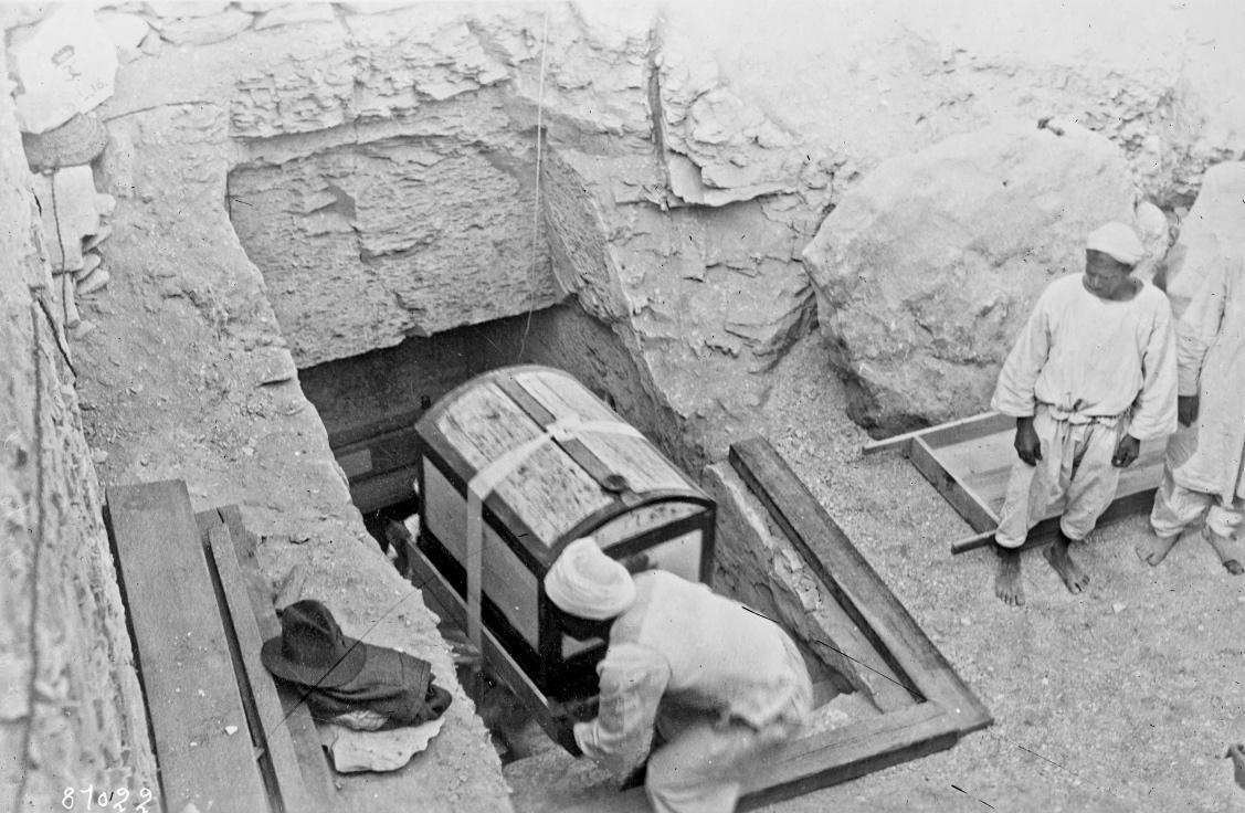 Découverte au tombeau du pharaon Toutânkhamon
