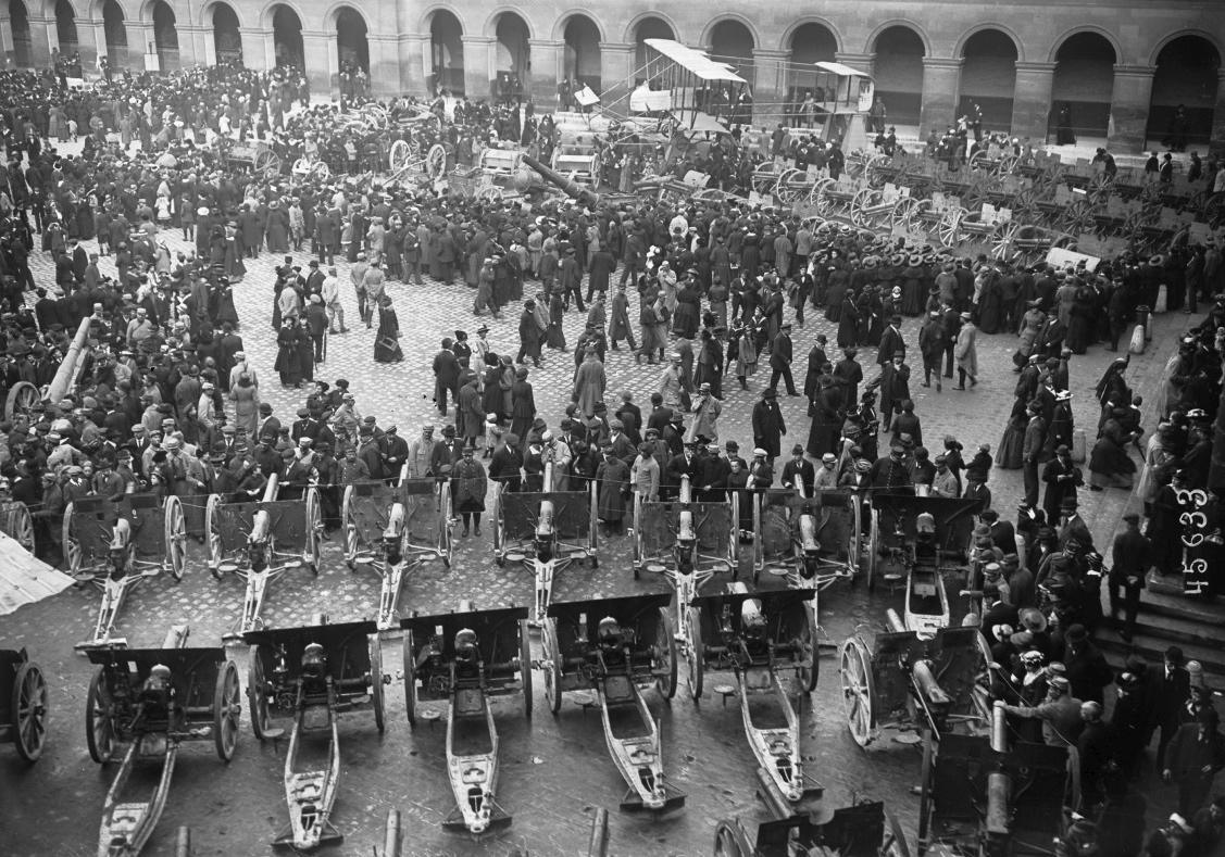 Invalides 1915, les canons pris aux allemands