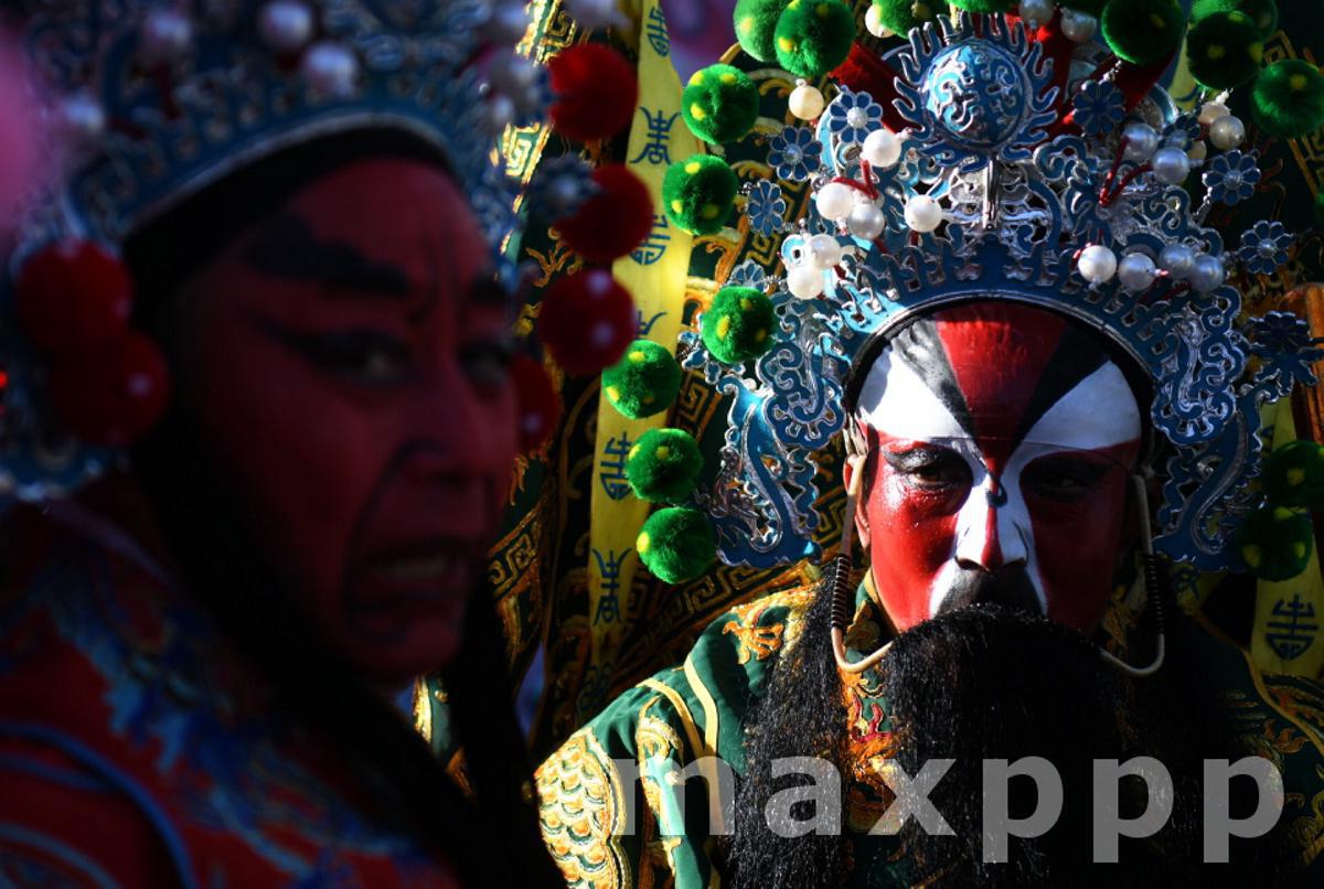 Chinese local opera artists