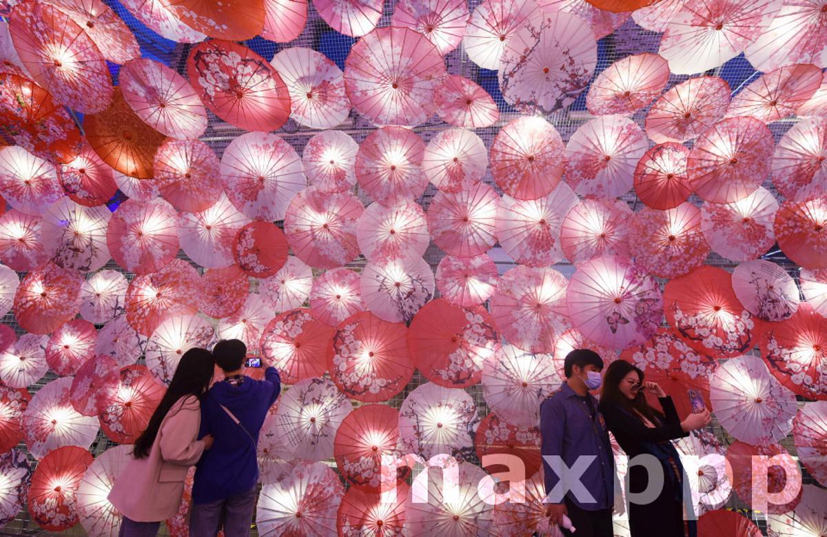 Chinese Prepare For The Lantern Festival
