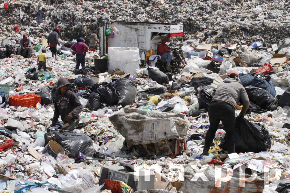 Mexico: Garbage Collectors from Garbage Deposit Neza Bordo III