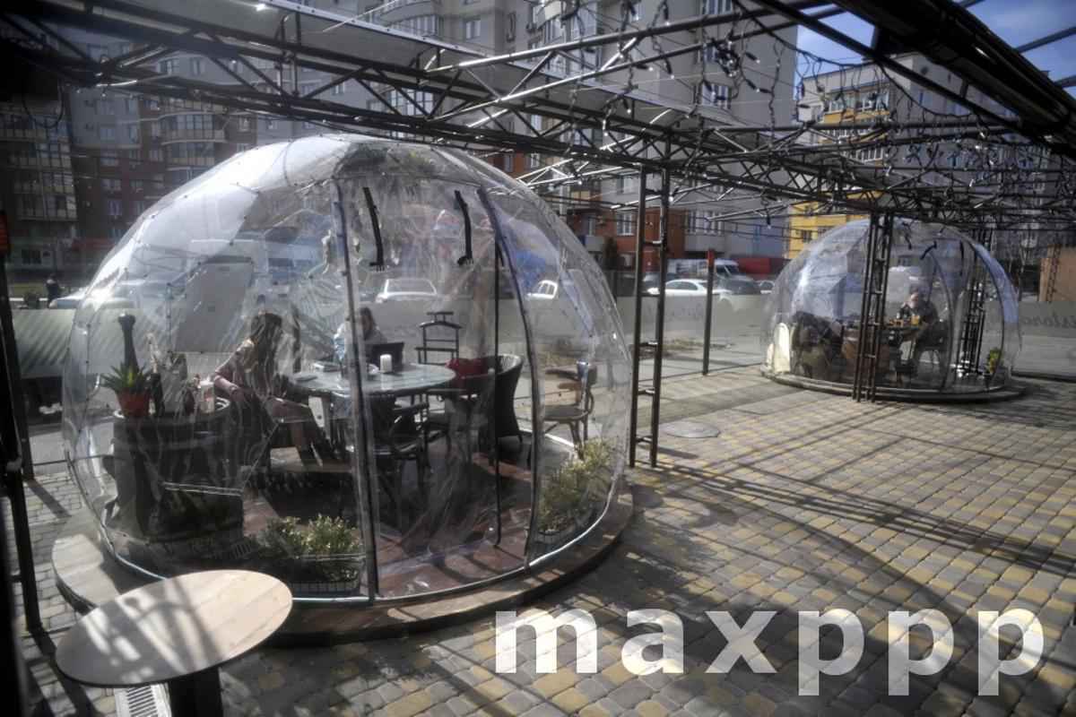 First anti-covid spheres installed at Vinnytsia restaurant