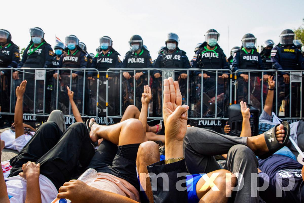 ''Walk through sky'' protesters gather at the Government house in Bangkok