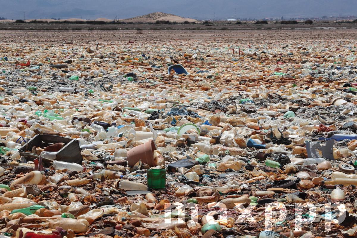 A Bolivian lake, declared a Ramsar site, is now a desert garbage dump