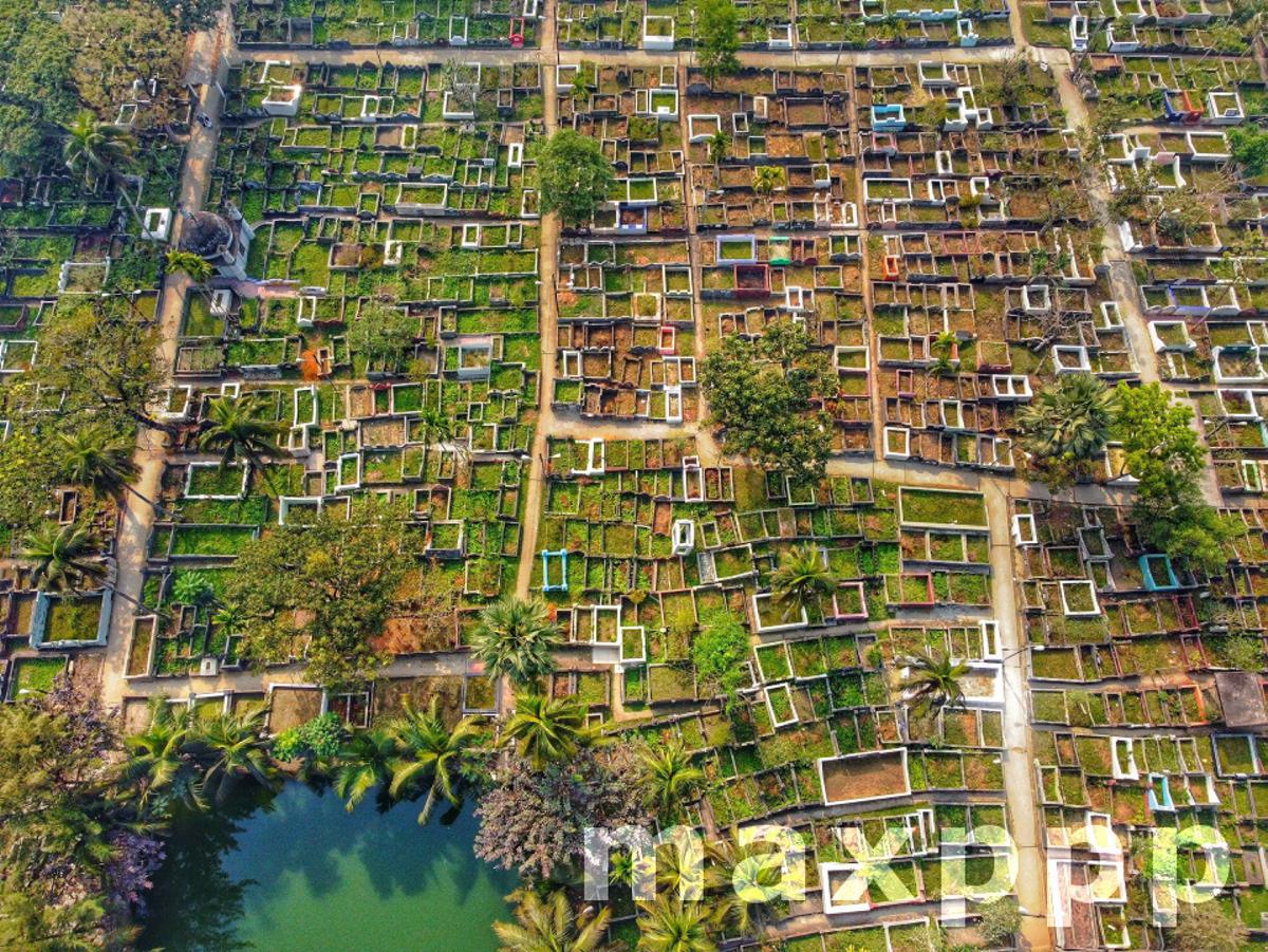 Bangladesh: Muslim Graveyard in Barishal