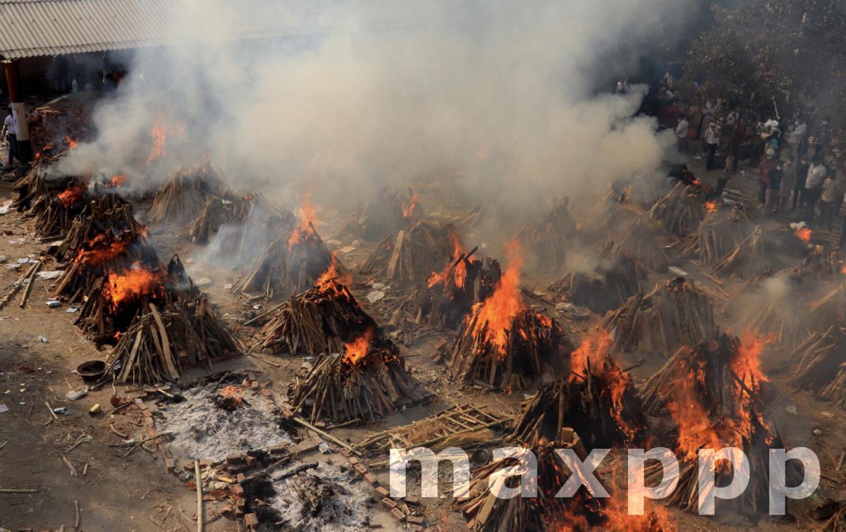 Mass Cremation of Covid19 victims in New Delhi, India