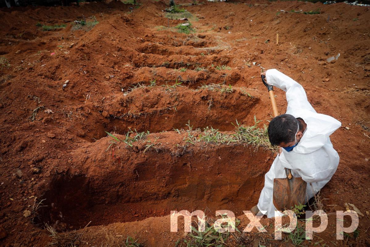 Covid-19 pandemic borders 400,000 deaths in Brazil