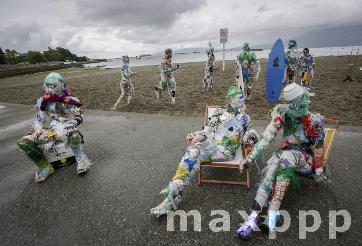 Figures made with plastics