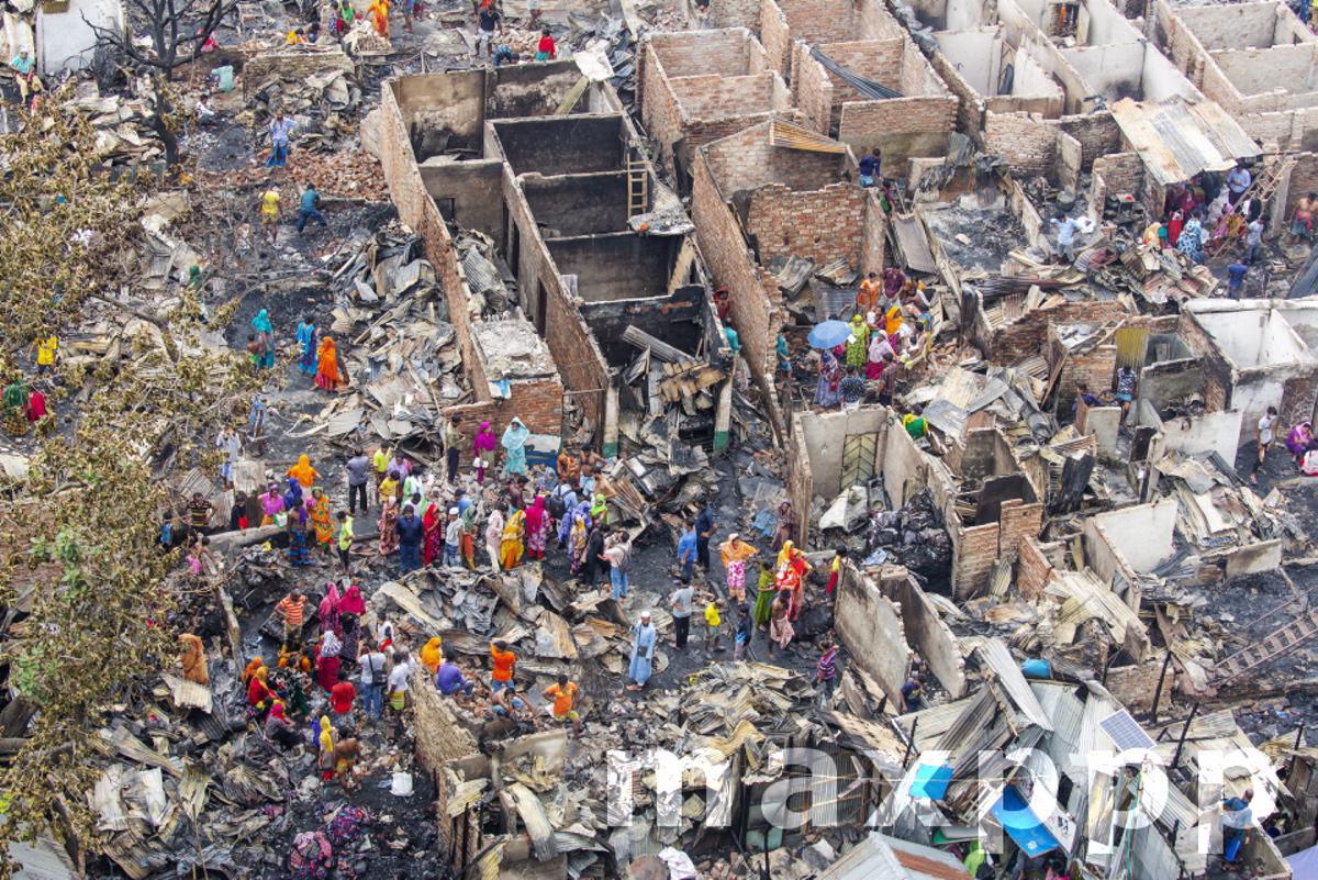Massive fire engulfs over 300 shanties in a Dhaka slum