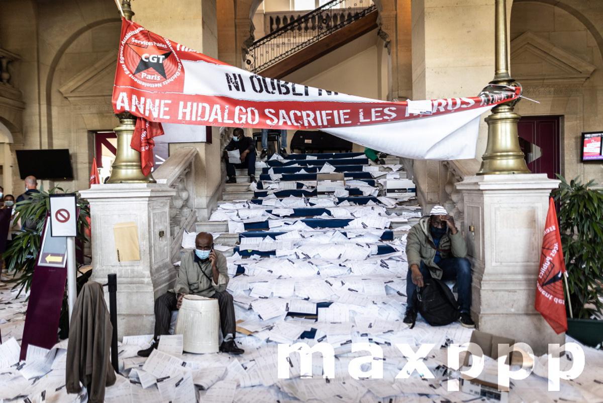 Action coup de poing des eboueurs et des egoutiers de Paris.