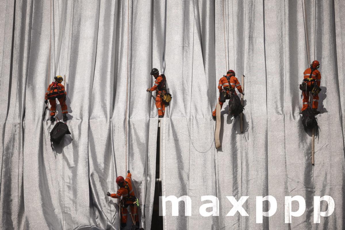 Wrapping of landmark Arc de Triomphe monument in Paris
