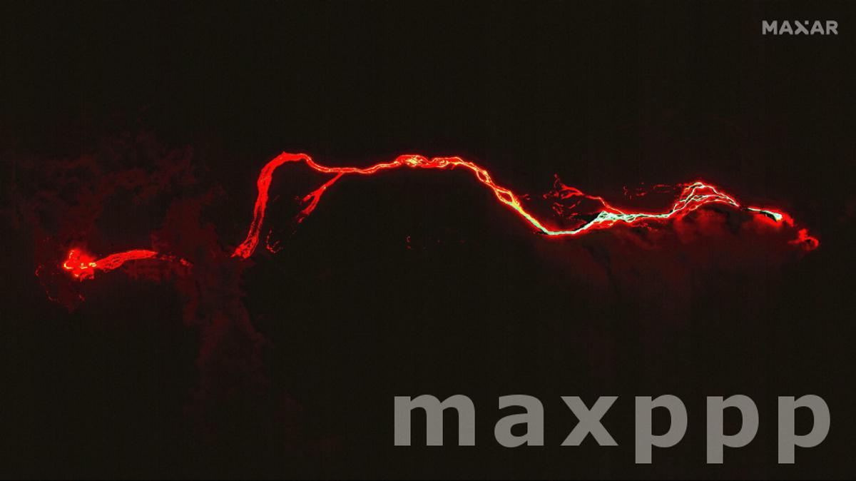 Lava flow from Cumbre Vieja volcano reaches the Atlantic Ocean