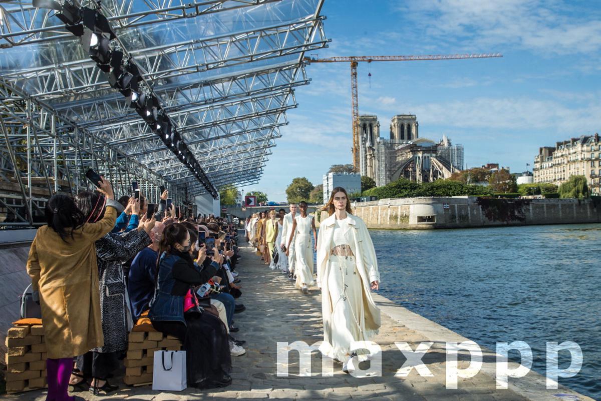 Chloe - Runway - Paris Fashion Week Ready to Wear S/S 2022