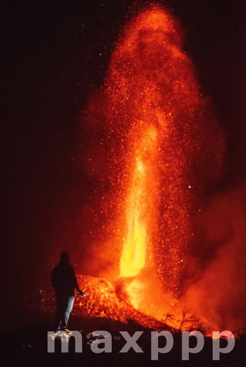 La Palma volcano continues its activity