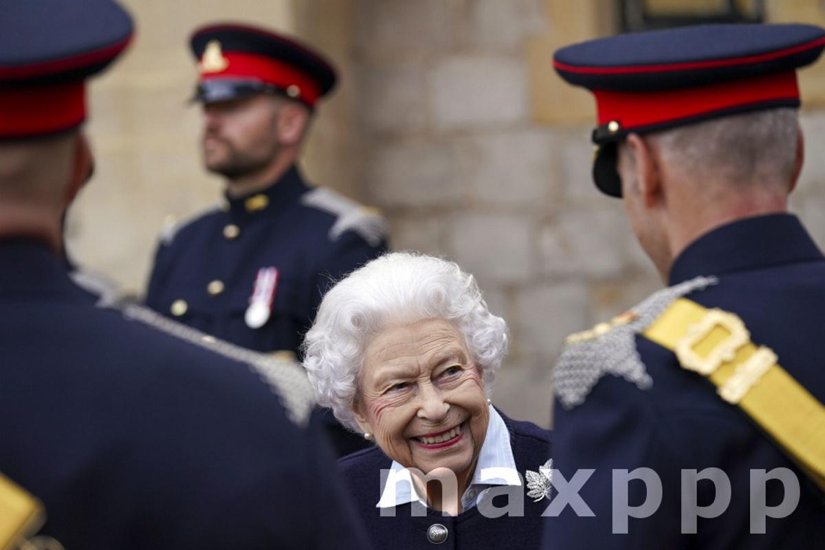 Queen Elizabeth II meets the Royal Regiment of Canadian Artillery