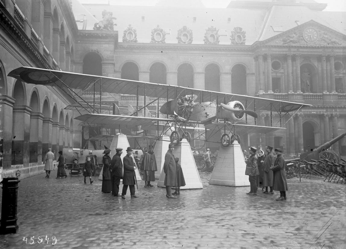 Exposition Biplan Caudron aux Invalides