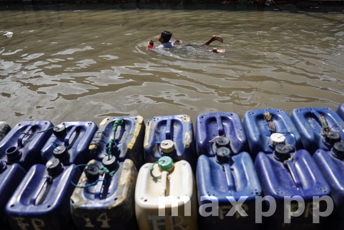 High tide floods in Indonesia
