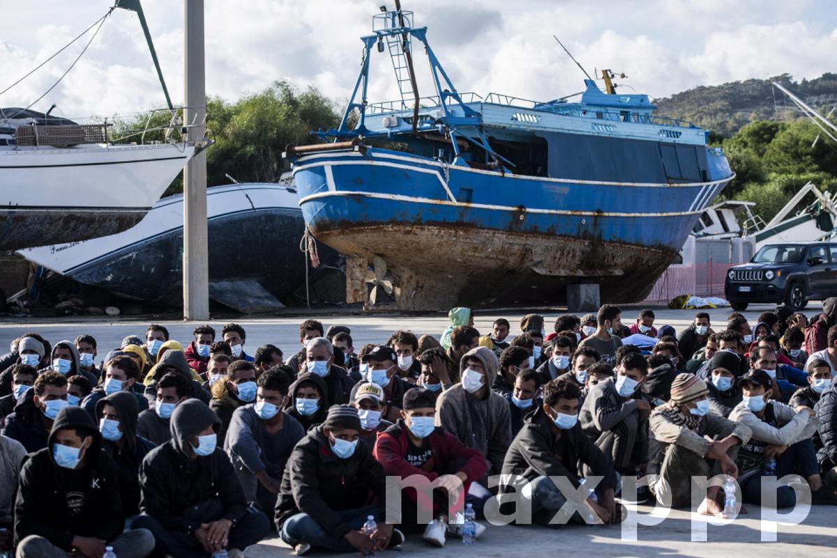 The Coast Guard rescues 250 migrants, Roccella Jonica, Italy