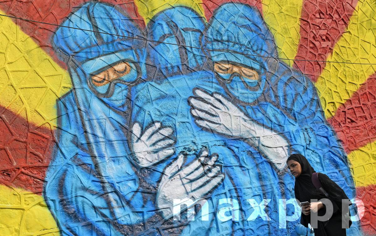 Coronavirus awareness graffiti in Mumbai, India