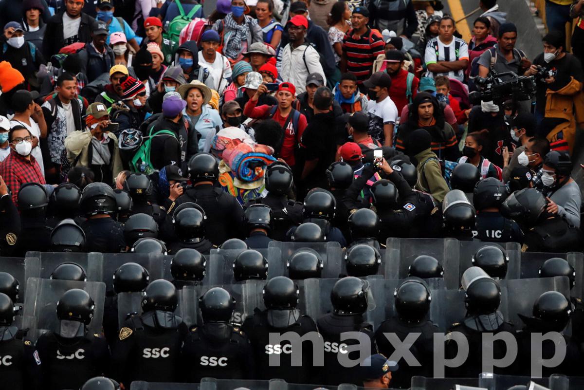 Migrant caravan arrives in Mexico City amid clashes