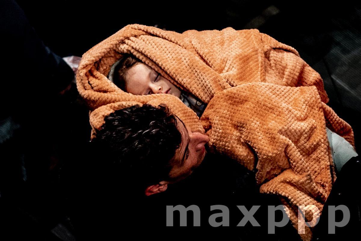 Refugees arrive by train at Berlin central station