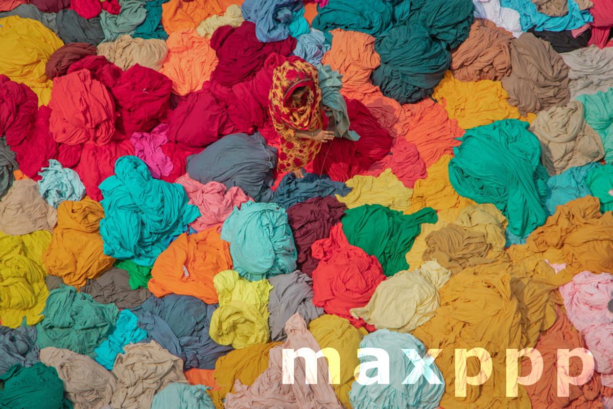 Bangladesh : Colorful Fabrics