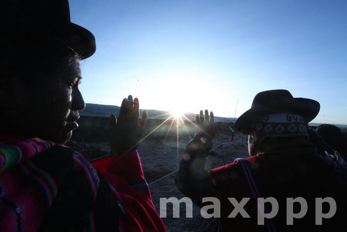 Bolivia receives the first rays of the sun of the year 5530 in the Andean New Year