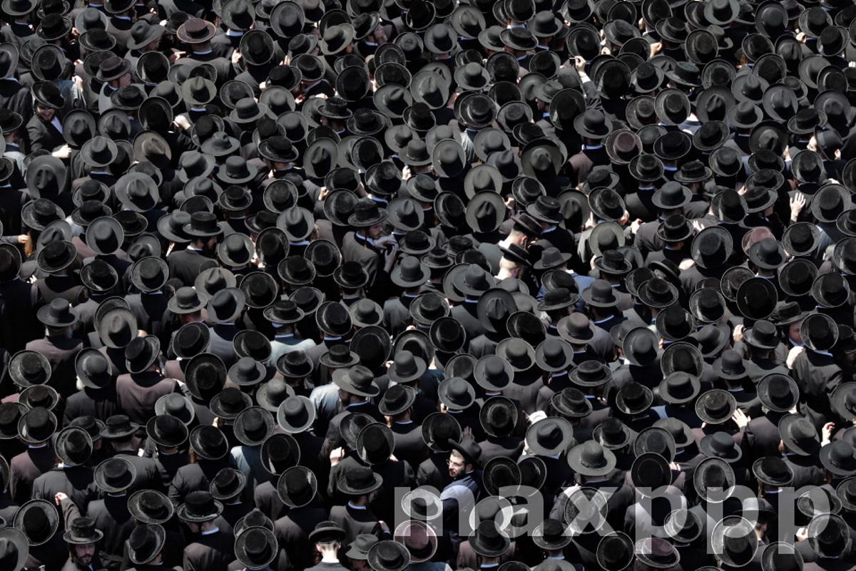 Funeral of Rabbi Yitzchok Tuvia Weiss in Jerusalem
