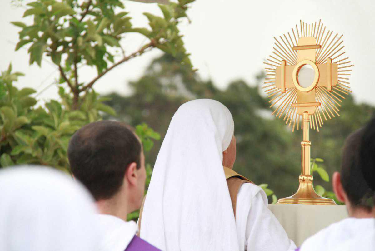 Five-minute Reparative Adoration to console the Sacred Heart of Jesus