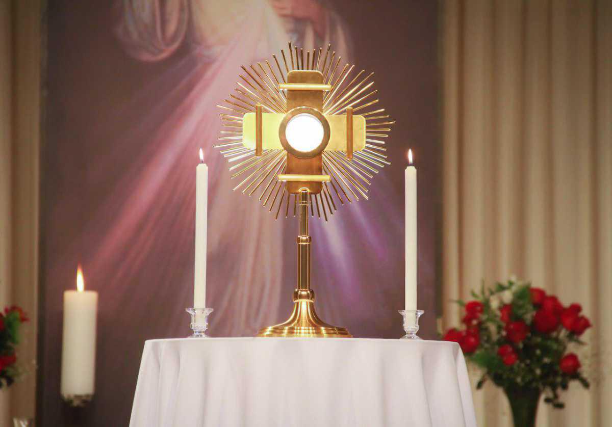 Five-minute Reparative Adoration to console the Sacred Heart of Jesus