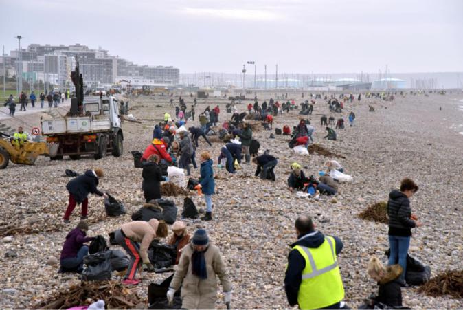 Le Havre : 40 employés municipaux à pied d’œuvre pour nettoyer la plage ce vendredi