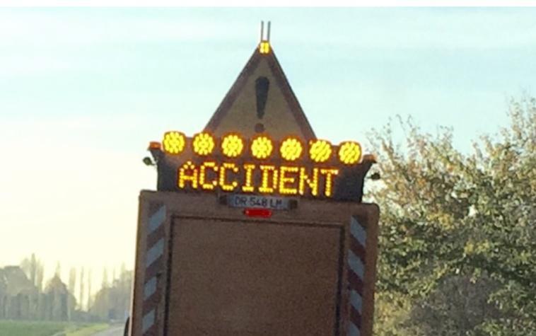 Accident entre un poids lourd et une voiture sur la N138 près de Rouen : deux blessés légers Accident entre un poids lourd et une voiture sur la N138 près de Rouen : deux blessés légers