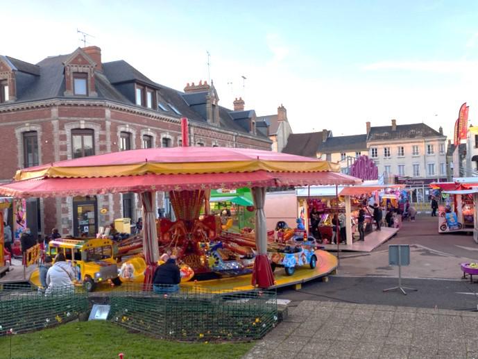 La fête foraine bat son plein à Pacy-sur-Eure 