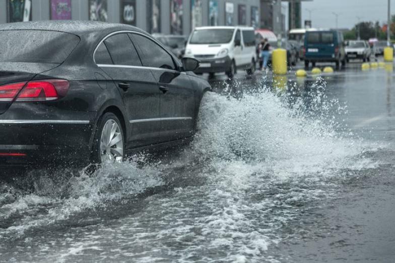 Les Yvelines en vigilance orange pluie-inondation : précipitations record et fermetures de routes