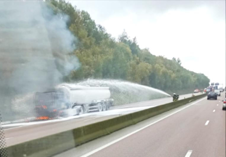 Un camion-citerne d’hydrocarbure en feu sur l’A28 près de Neufchâtel-en-Bray : un bouchon de 5 km