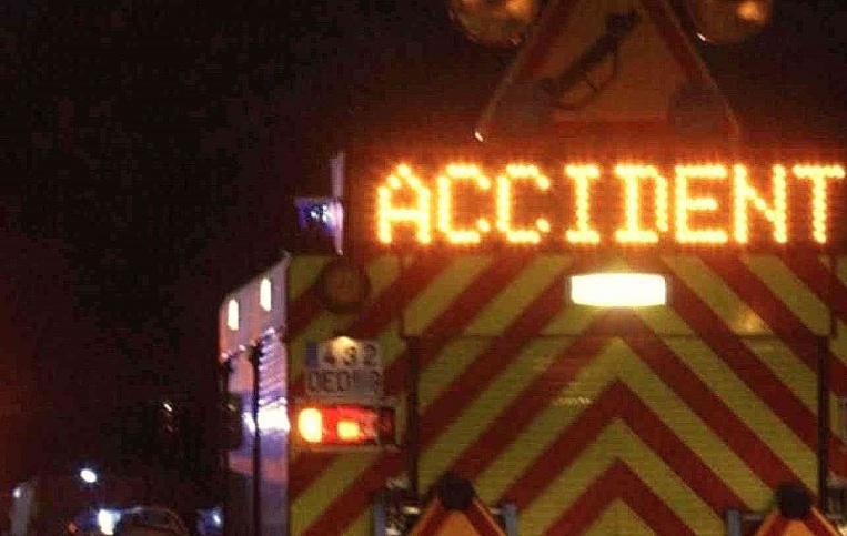 Deux jeunes automobilistes en urgence absolue après avoir percuté un arbre à Canteleu, près de Rouen Deux jeunes automobilistes en urgence absolue après avoir percuté un arbre à Canteleu, près de Rouen