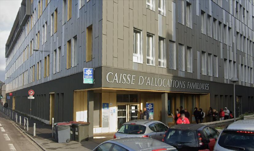 A Rouen, 400 personnes évacuées après une alerte à la bombe à la Caisse d'Allocations familiales A Rouen, 400 personnes évacuées après une alerte à la bombe à la Caisse d'Allocations familiales