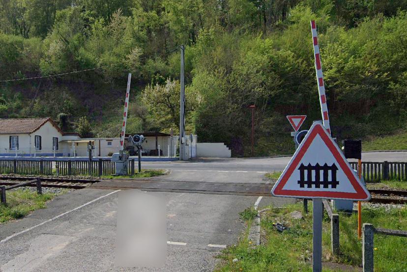 Seine-Maritime. Une voiture immobilisée sur un passage à niveau à Incheville après un accident Seine-Maritime. Une voiture immobilisée sur un passage à niveau à Incheville après un accident